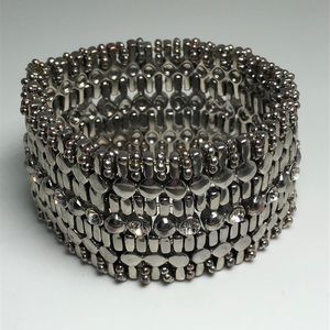 Beautiful silver tone stretch bracelet
